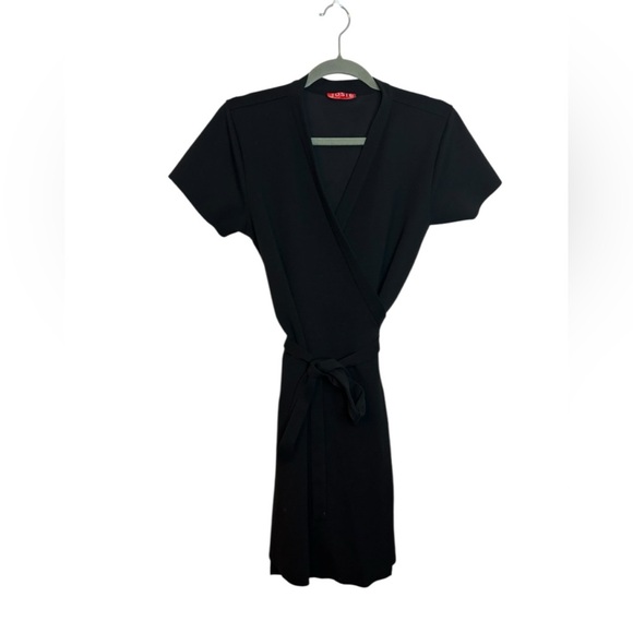 Josie Natori Classic Black Short Sleeve Wrap Dress - Picture 1 of 4